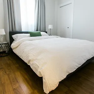  Apartment Cozy 2-bedroom Near Downtown, With Laundry, Parking, Balcony Canada